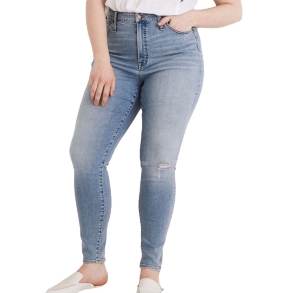 Madewell Distressed Curvy Roadtripper Denim Jeans